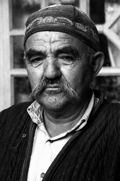 66-летний Чабан Раимкул Джумаев. Житель кишлака  Сувтушар в Гиссарском районе Таджикистана. Август 1999 года.