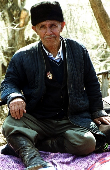 Житель сельской местности, участник ВОВ. Фариш, Джизакская область, 1999.