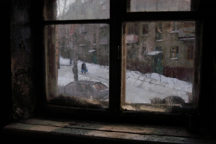 Общежитие, куда собираются расселять злостных неплательщиков за квартиры. Москва, район Капотня, 2003. 