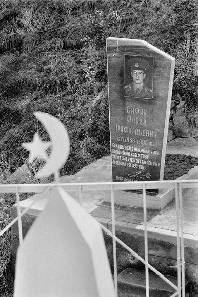 Самарканд, 1987. Кладбище Шах-и-Зинда. Могила солдата, погибшего в Афганистане