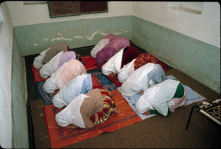 Бухара, 1993. Медресе Джуиборий Калон, школа изучения Корана для женщин
