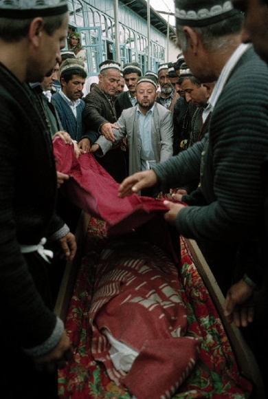 Таджикистан. Гиссар. 1993. Похороны брата главного муфтия, защищавшегося 4 телохранителями
