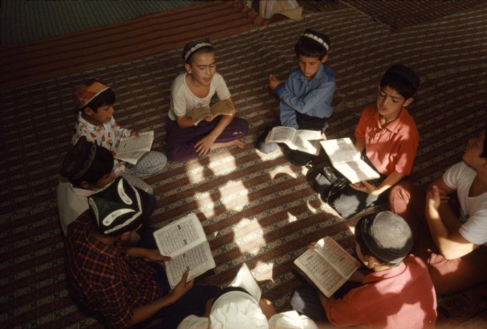 Душанбе, 1990. Дети изучают Коран