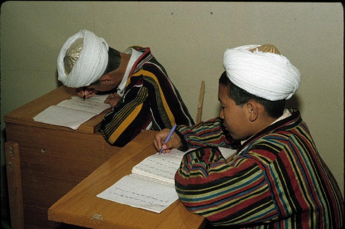 Бухара, 1993. Студенты медресе Мир Араб